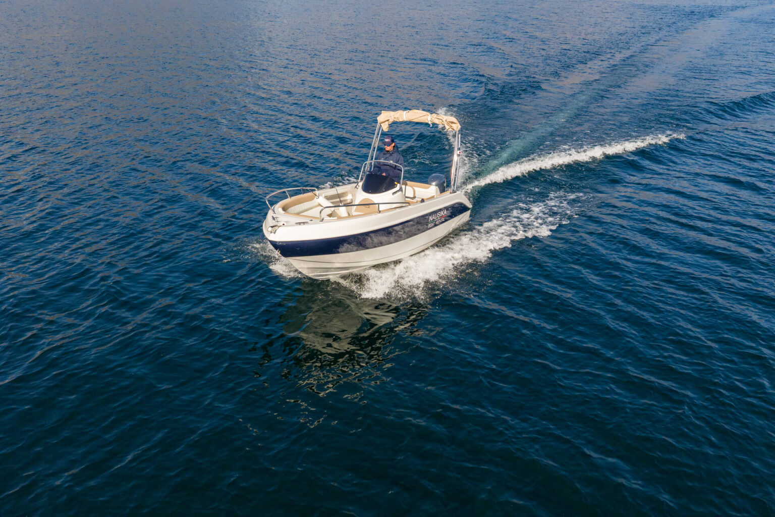 AS 19 GL Open - barca senza patente nautica a noleggio sul Lago di Como