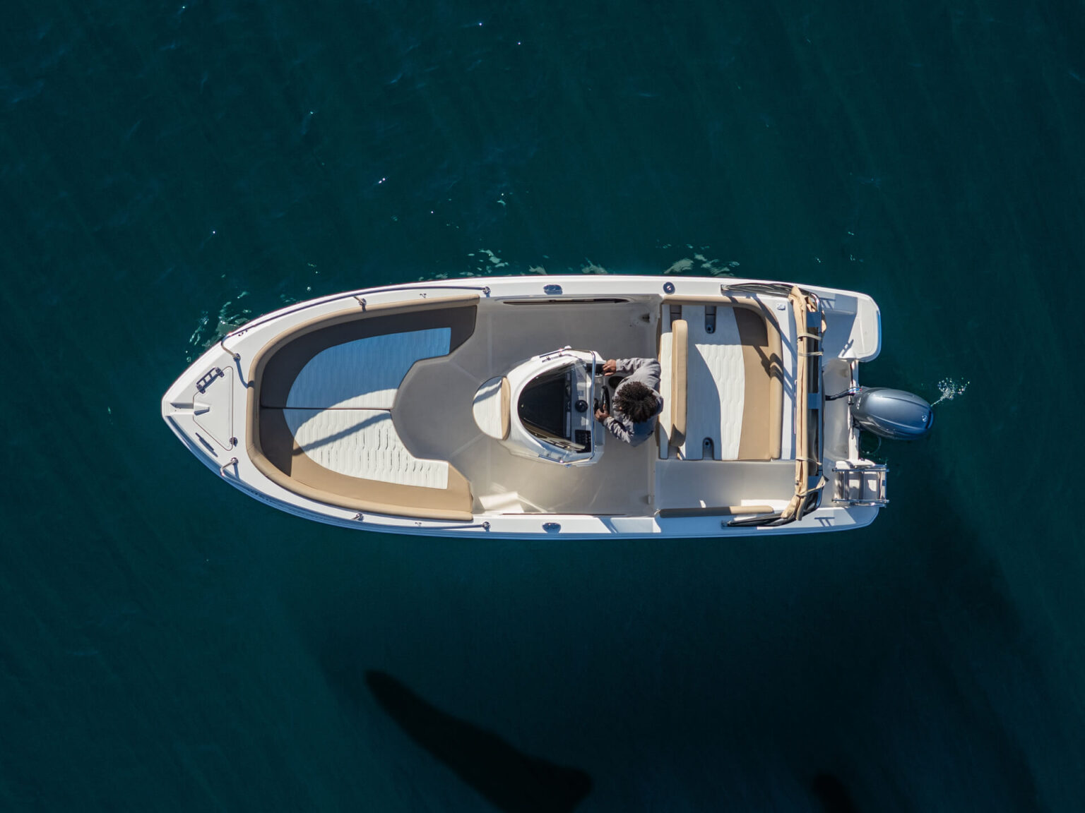 AS 19 GL Open - barca senza patente nautica a noleggio sul Lago di Como