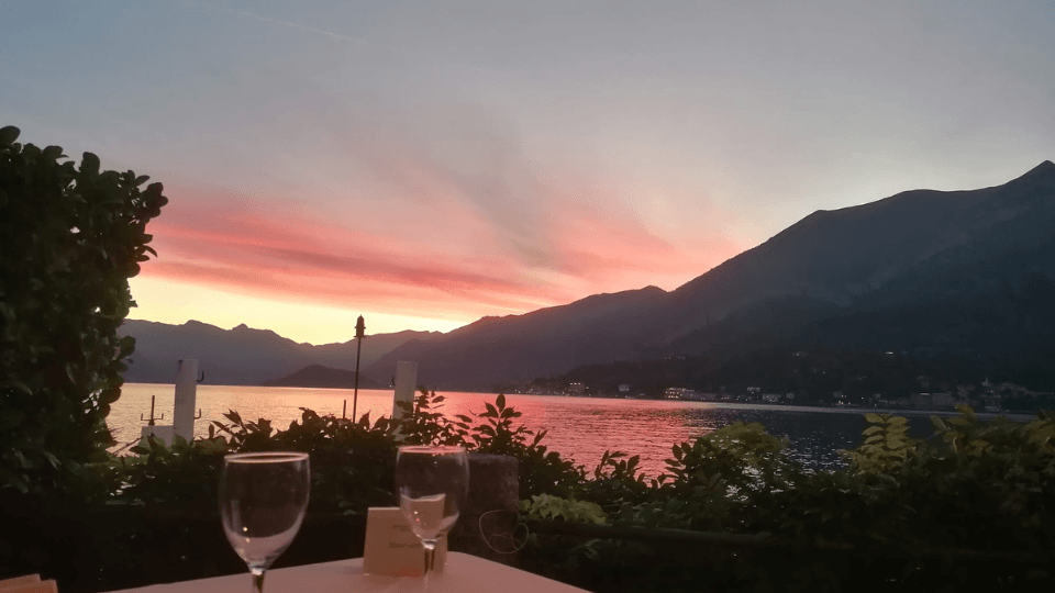 boat tour al tramonto sul lago di como con cena romantica a bellagio