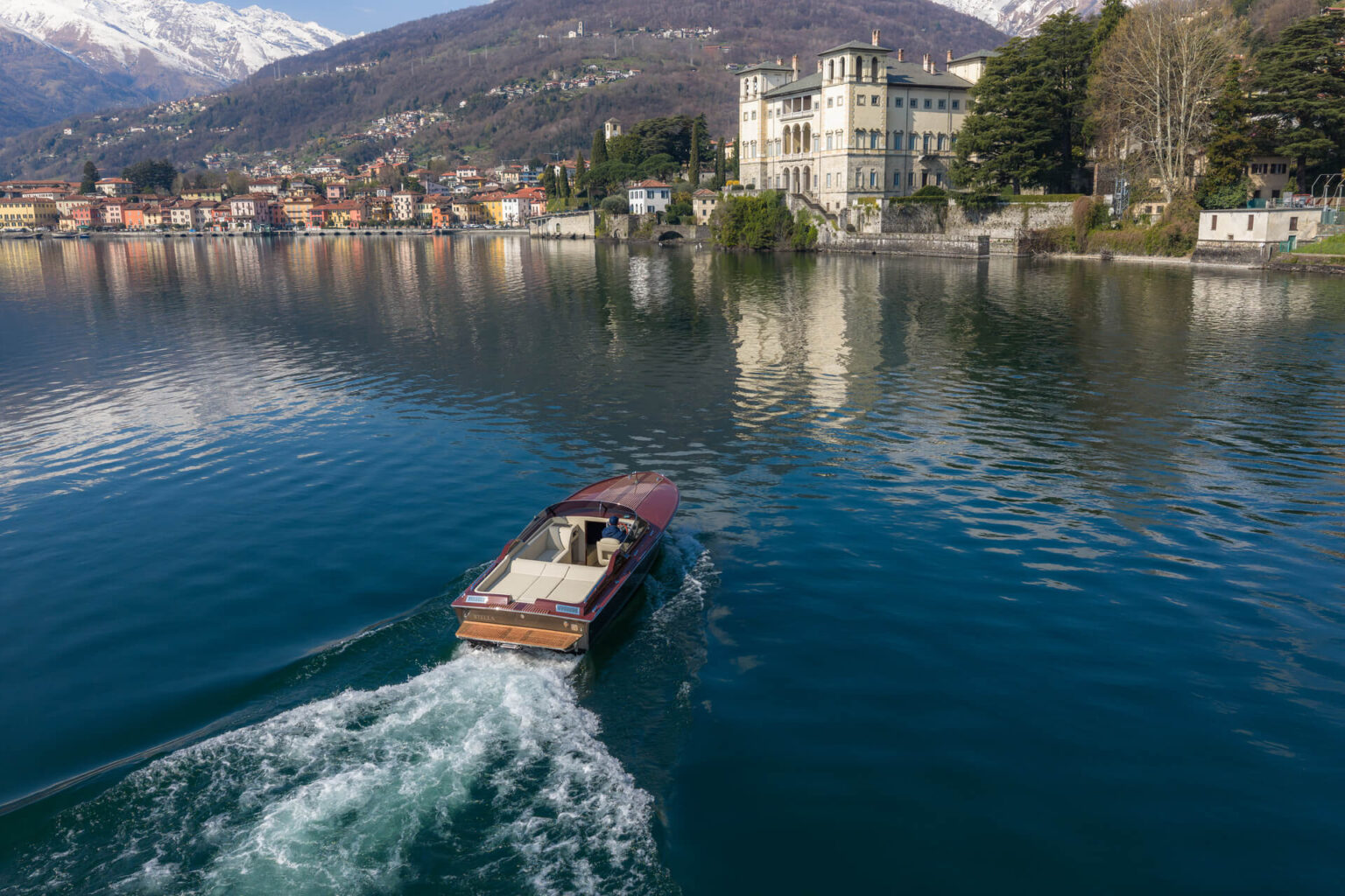 imbarcazione Colombo 29 in navigazione sul lago di Como