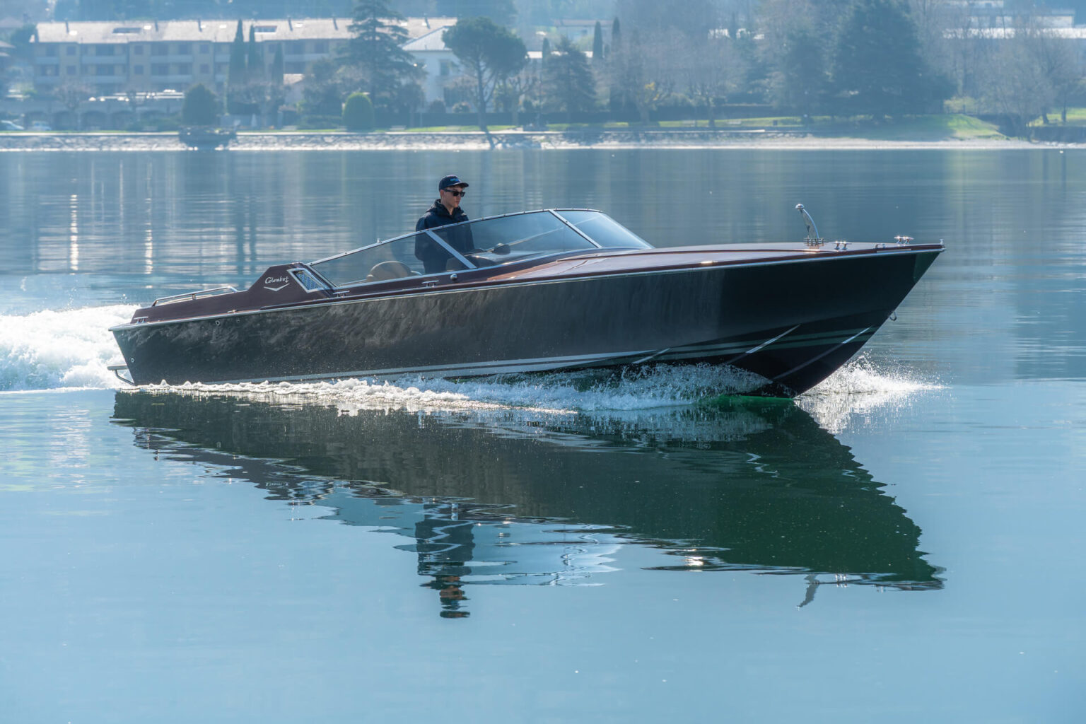 imbarcazione Colombo 29 in navigazione sul lago di Como