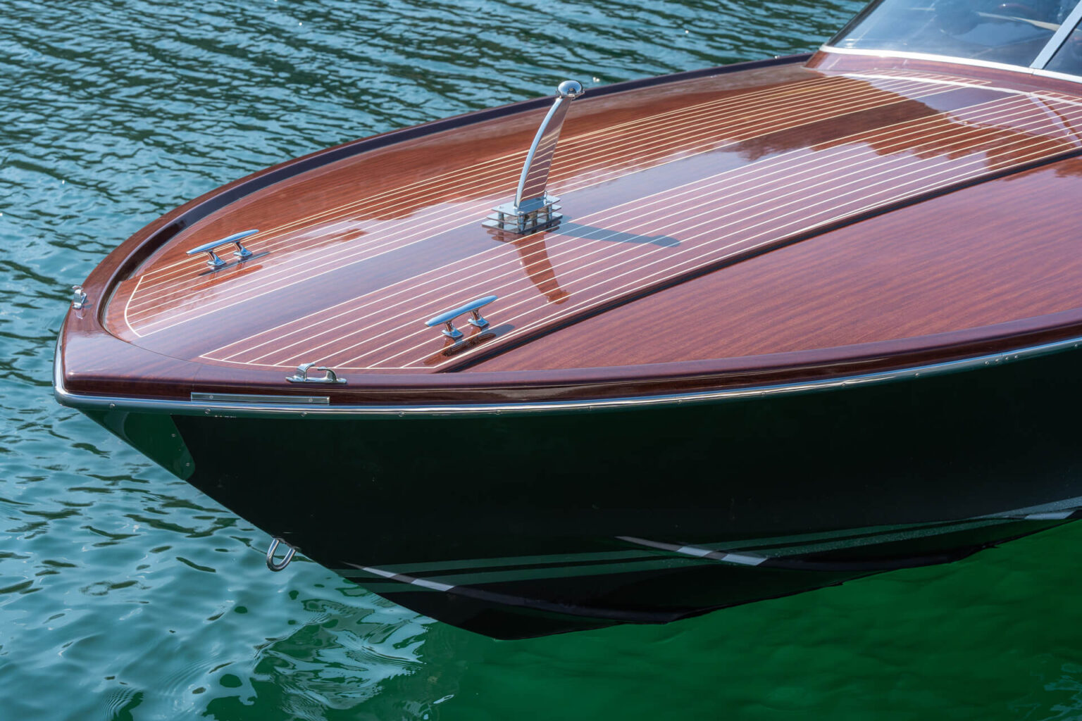 scafo imbarcazione Colombo 29 in navigazione sul lago di Como