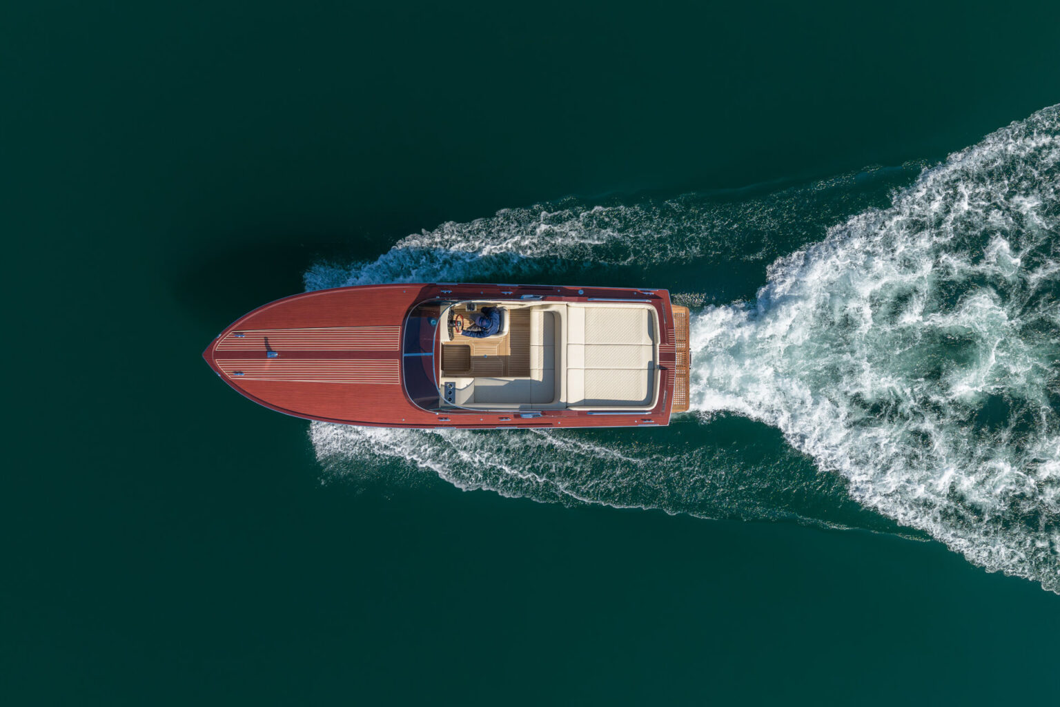 imbarcazione Colombo 29 in navigazione sul lago di Como