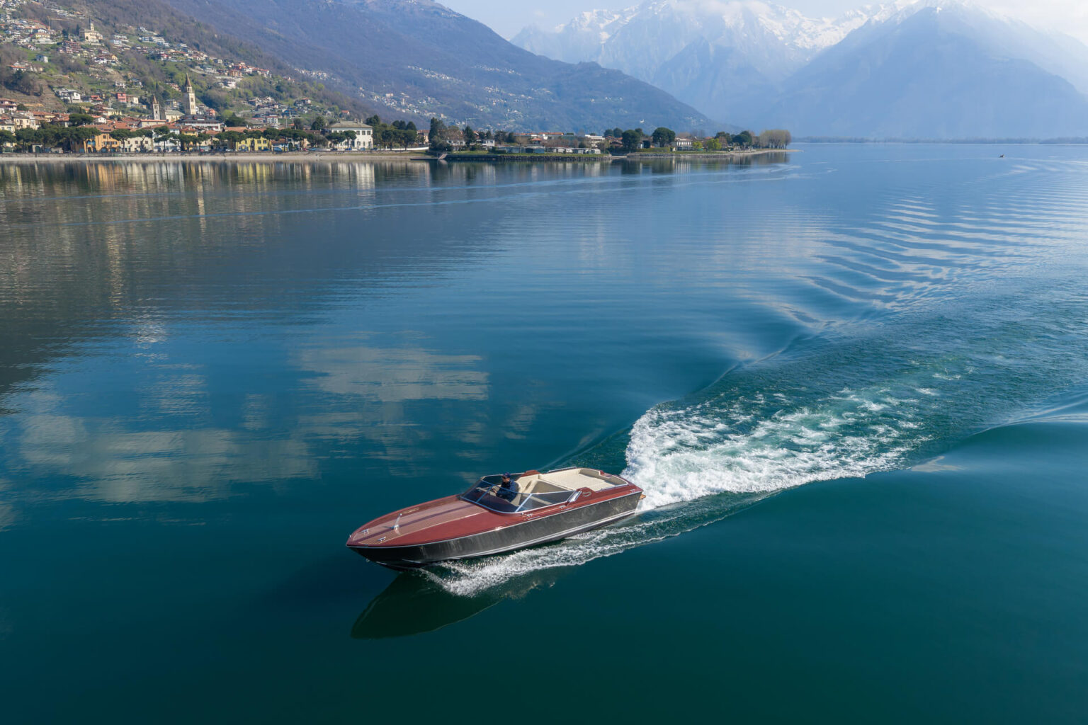 imbarcazione Colombo 29 in navigazione sul lago di Como