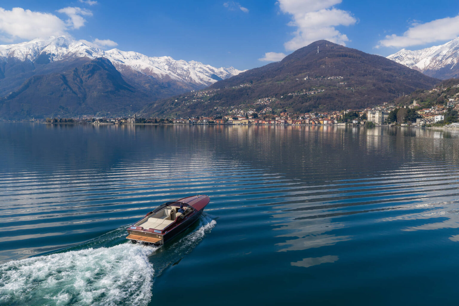 imbarcazione Colombo 29 in navigazione sul lago di Como