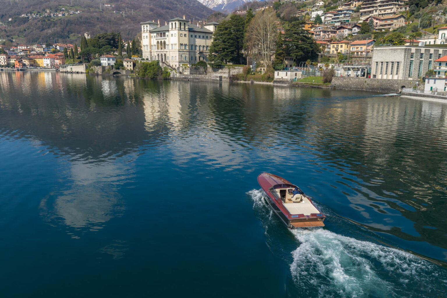imbarcazione Colombo 29 in navigazione sul lago di Como