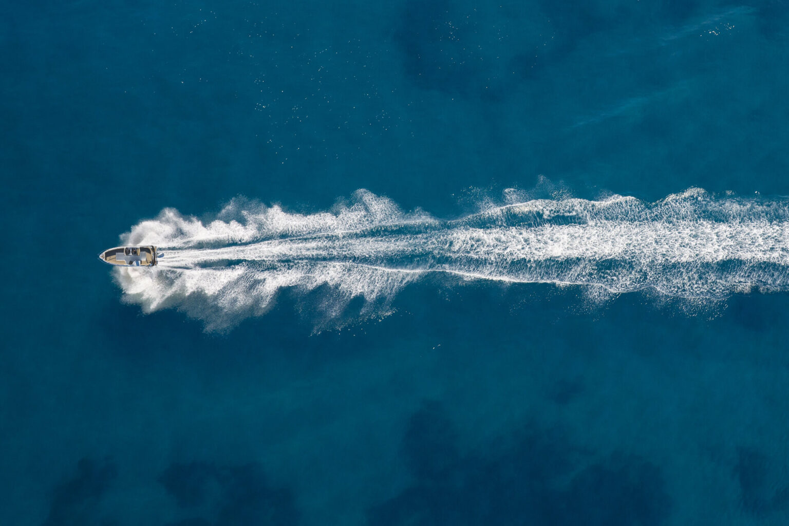 barca Eden 22 per noleggio con patente nautica sul lago di como