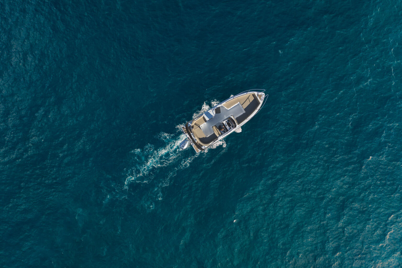 barca Eden 22 per noleggio con patente nautica sul lago di como