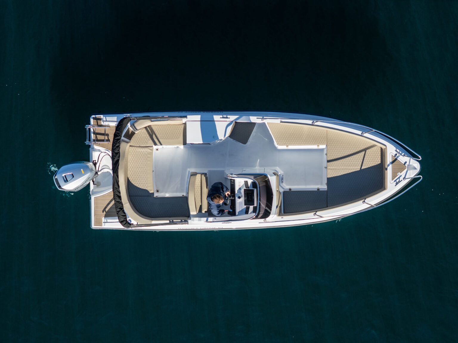 barca Eden 22 per noleggio con patente nautica sul lago di como