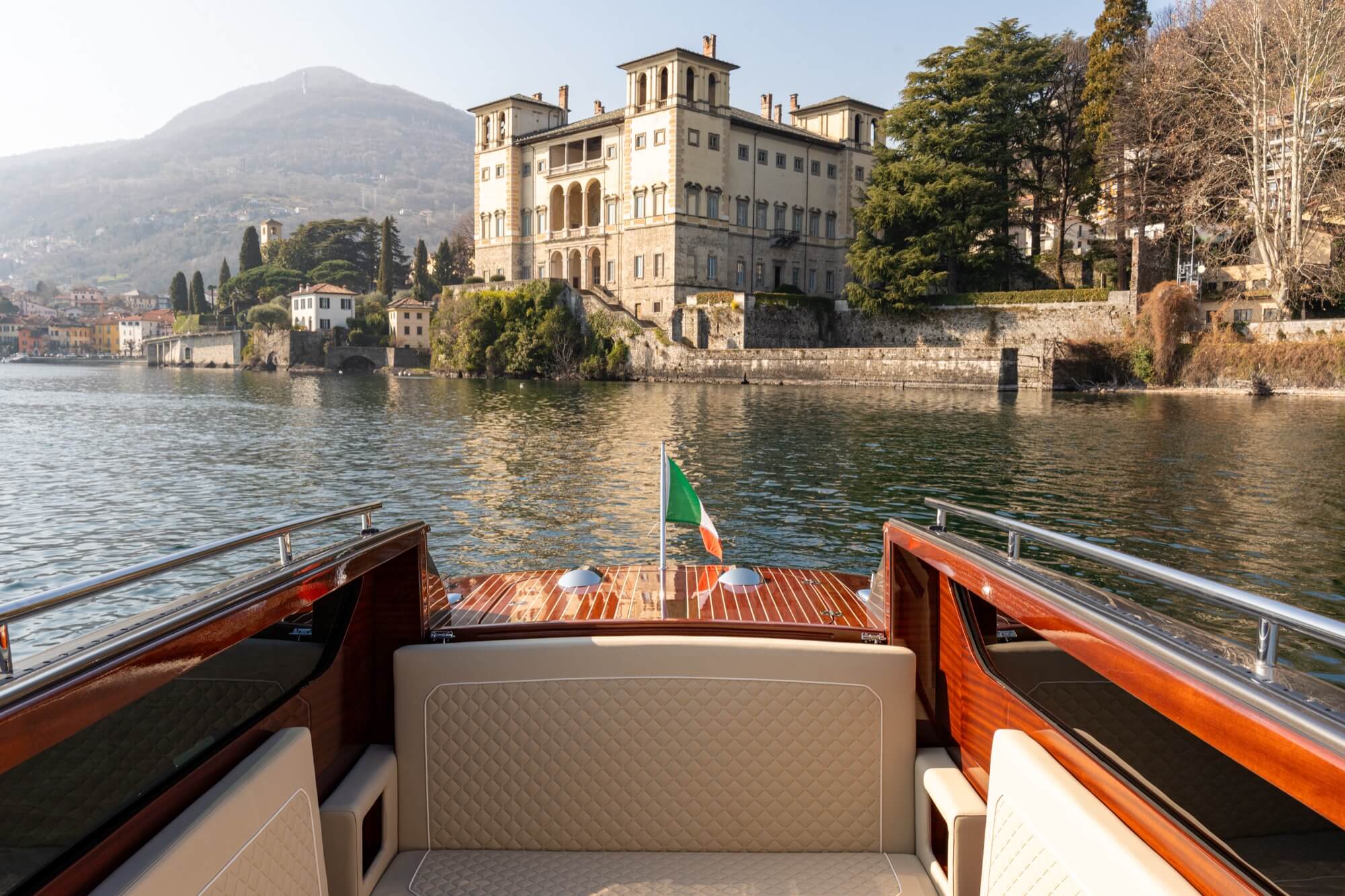 palazzo Gallio visto dal nostro taxi limousine venetian nausika colico taxi boat enrico