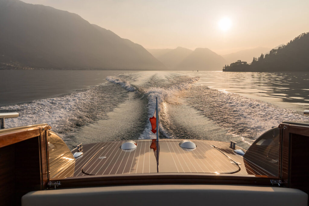 photoshoot boat tour sul lago di como - giri in barca con servizio fotografico incluso