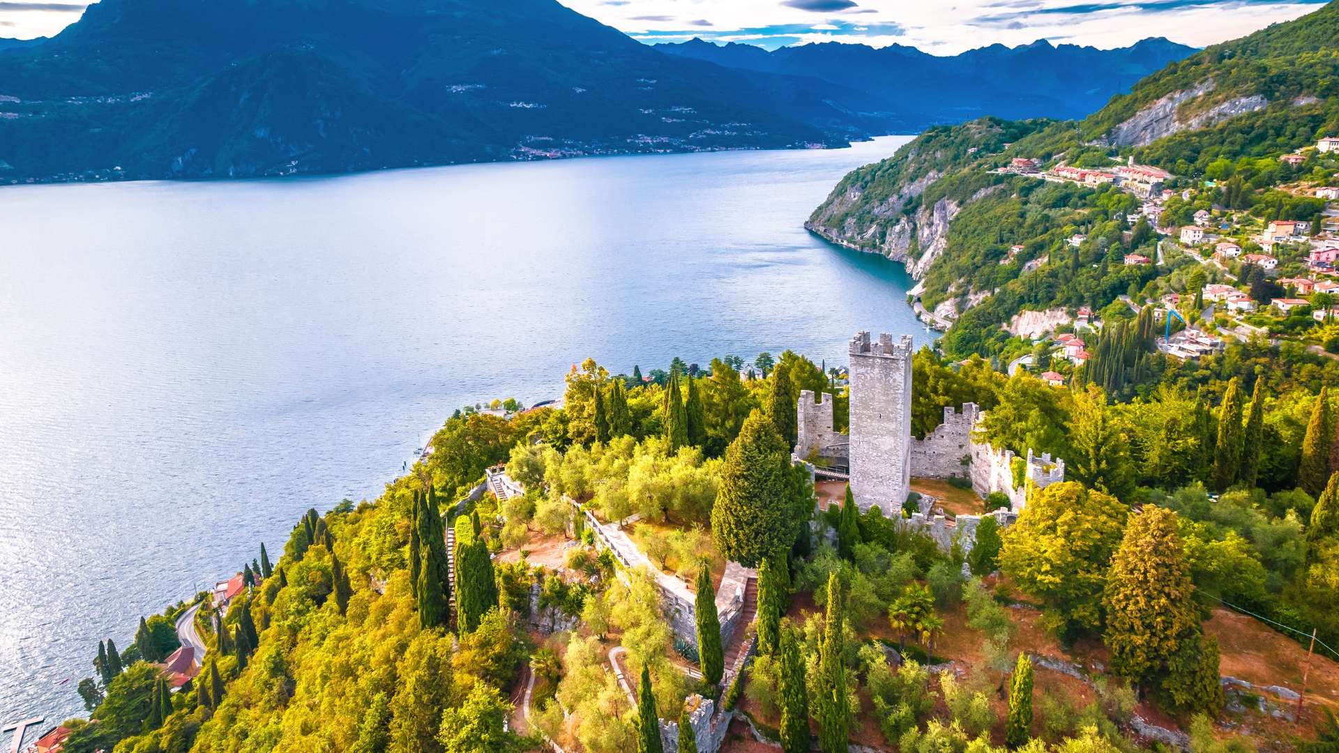 Das Schloss Vezio am Comer See kann mit dem Boot besichtigt werden