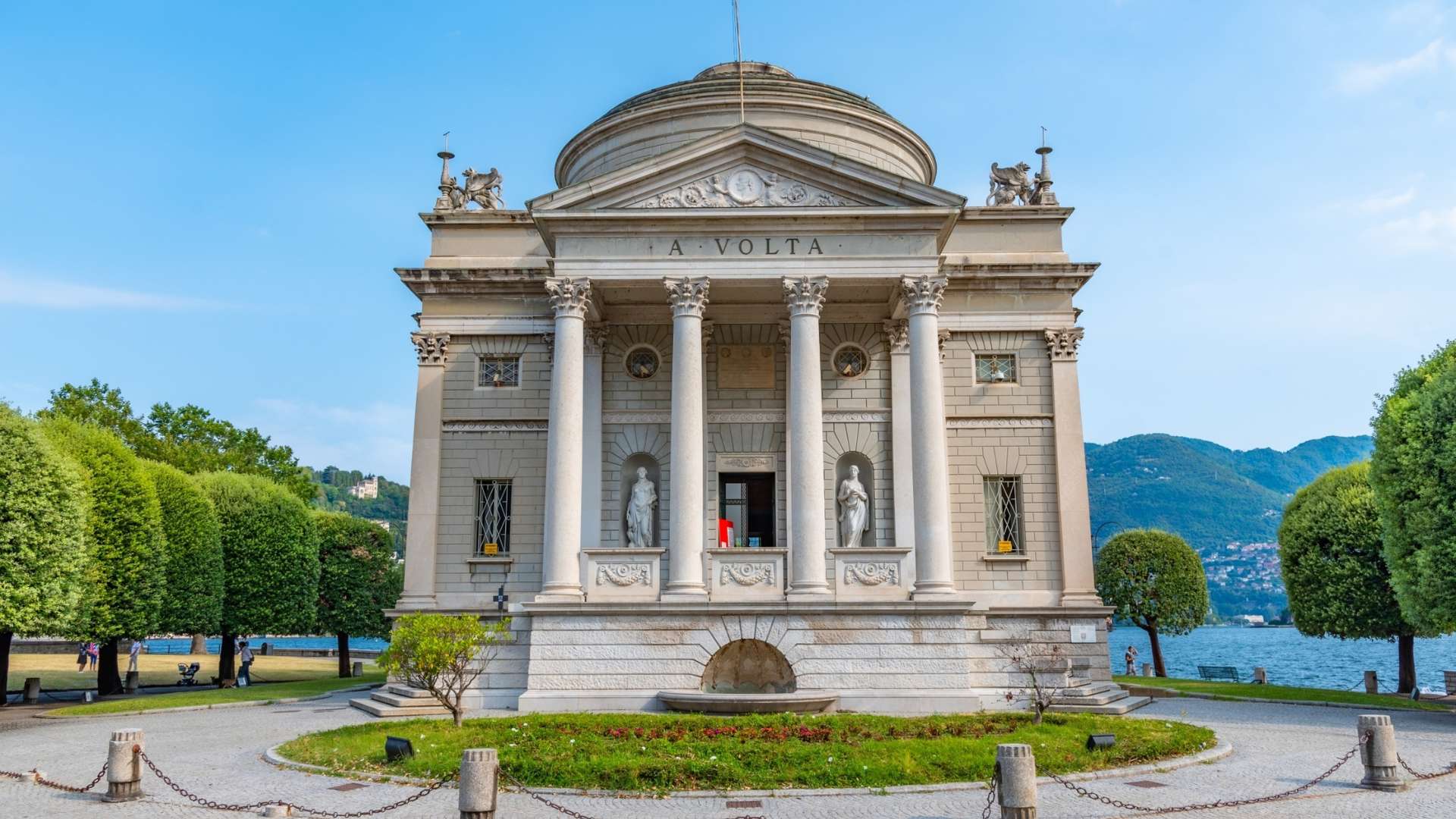 Como mit dem See und dem Volta-Tempel