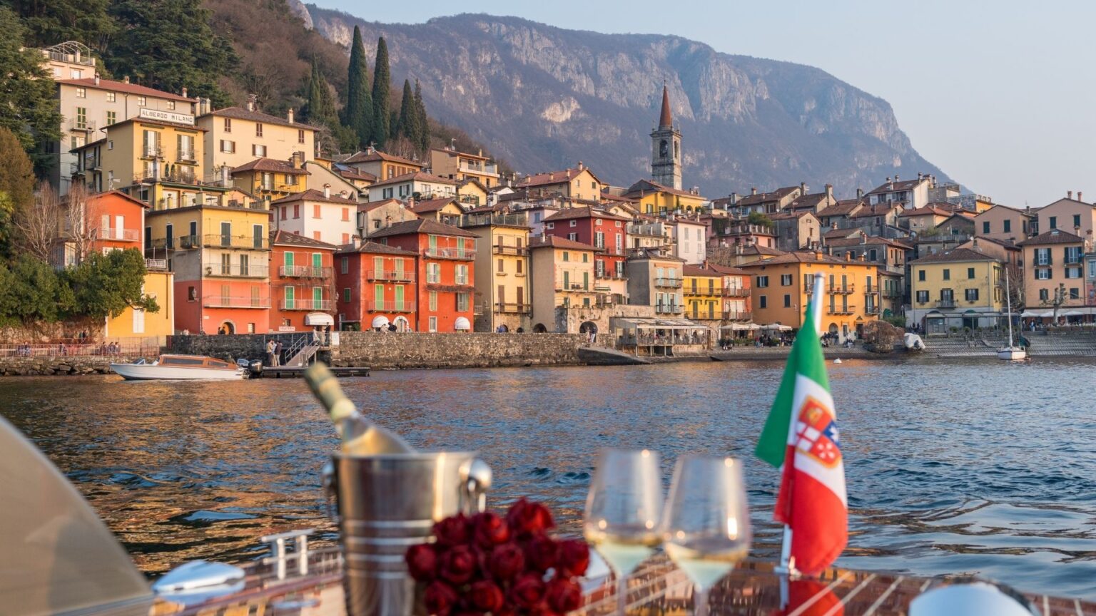 giro in barca sul lago di como con aperitivo e brindisi